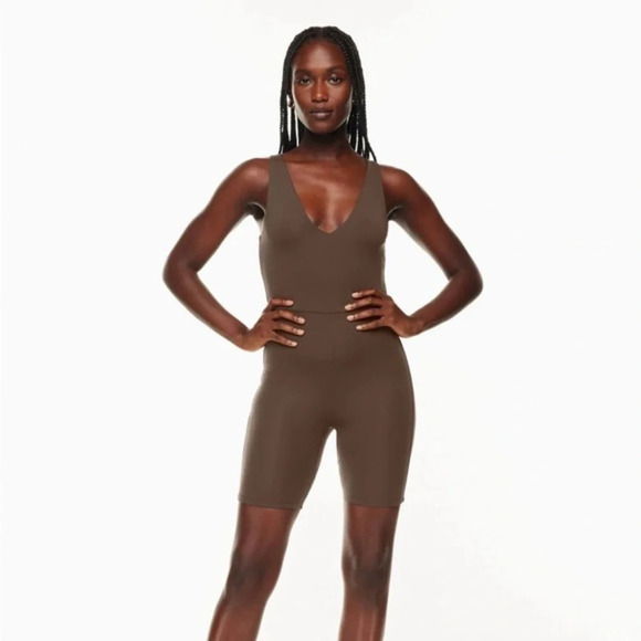 Babaton Aritzia Contour V-Neck Romper brown size XS spring 2023 collection - Picture 3 of 12